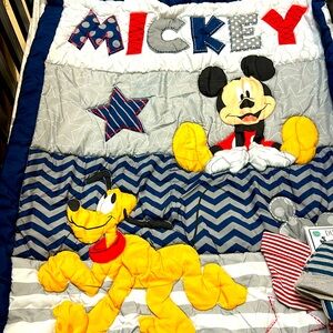 Infant crib fitted and comfort set